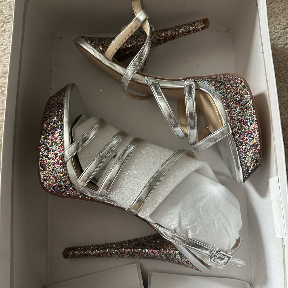 NWT- Nine West platform heels